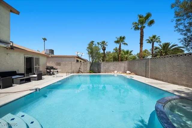 $3,988 | 3618 Redwood Street, Las Vegas, NV 89103