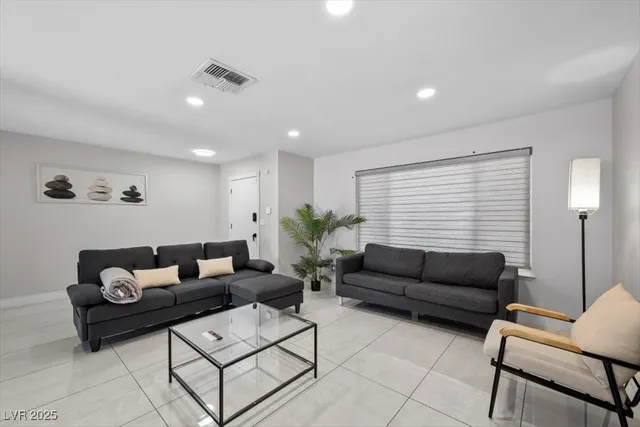 $3,388 | 3618 Redwood Street, Las Vegas, NV 89103