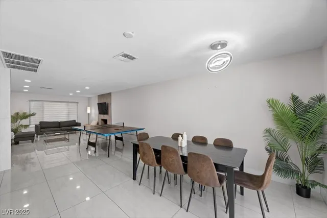 $3,388 | 3618 Redwood Street, Las Vegas, NV 89103