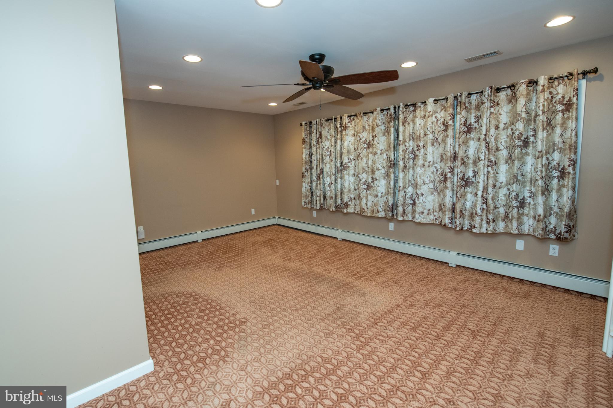 23 Grand Pine Road Levittown, PA 19057 - Photo 4 of 46