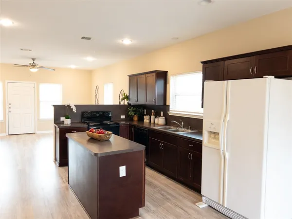 $1,750 | 3986 Avenue B, Brookshire, TX 77423