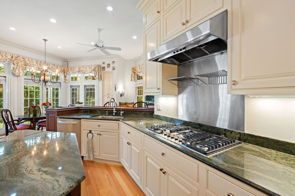 41 Everett Street Newton, MA 02459 - Photo 13 of 42