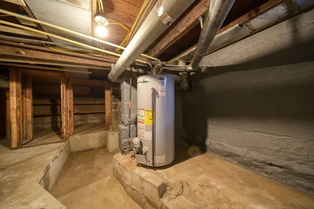 $179,000 | 328 Adams Street, Jackson, MI 49202