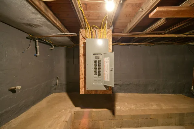 $179,000 | 328 Adams Street, Jackson, MI 49202