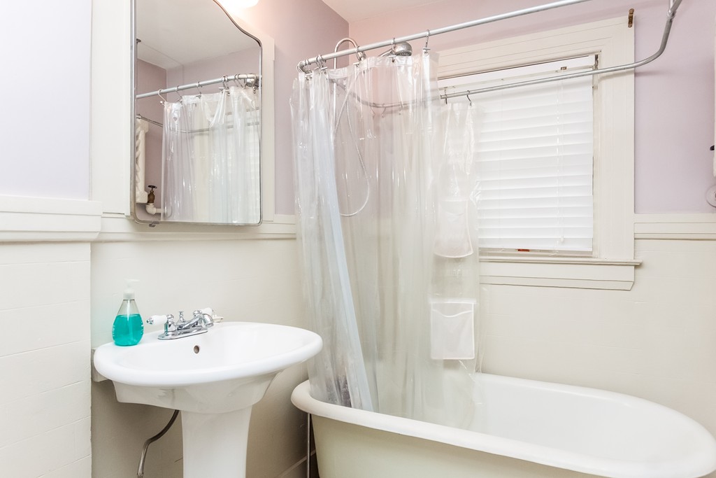 8 Riverview Terrace Springfield, MA 01108 - Photo 21 of 24 a bathroom with a sink and a bathtub