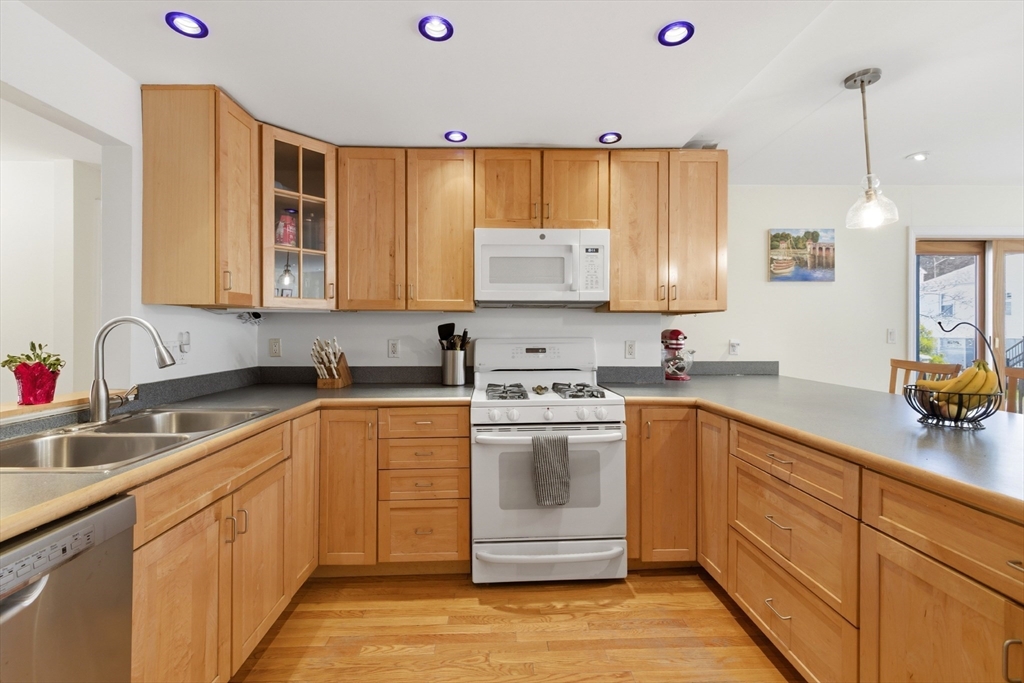 15 Ellison Road Lexington, MA 02421 - Photo 4 of 32 Gallery Image 4