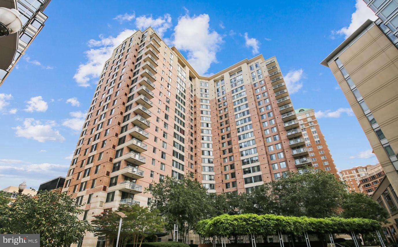 851 North Glebe Road, Unit 2005 Arlington, VA 22203 - Photo 3 of 36