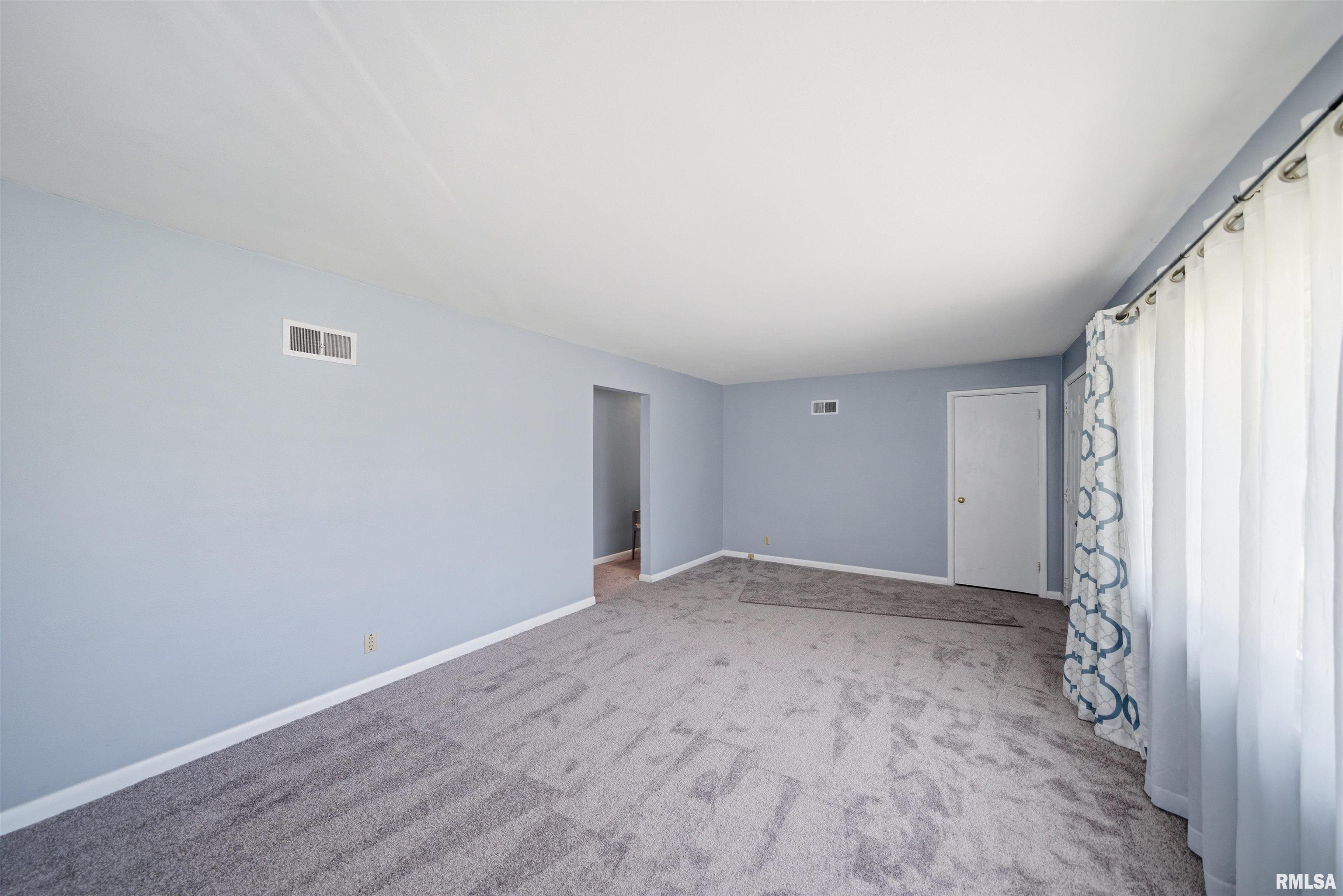 5203 North Sheridan Road Peoria, IL 61614 - Photo 6 of 31