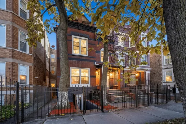 $1,850 | 3037 West Lexington Street, Unit 1, Chicago, IL 60612