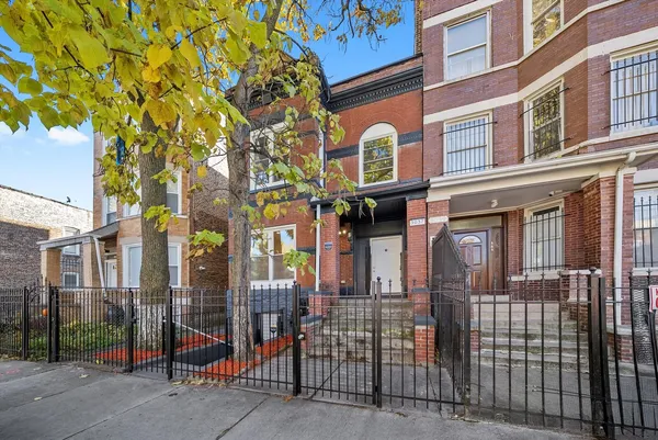 $1,850 | 3037 West Lexington Street, Unit 1, Chicago, IL 60612