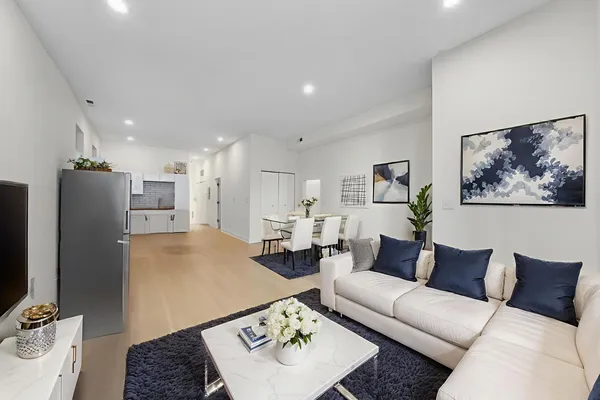 $1,850 | 3037 West Lexington Street, Unit 1, Chicago, IL 60612