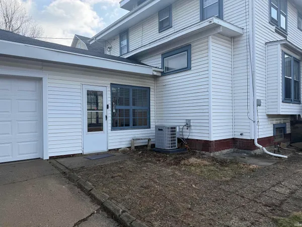 $900 | 628 West State Boulevard, Unit B, Fort Wayne, IN 46808