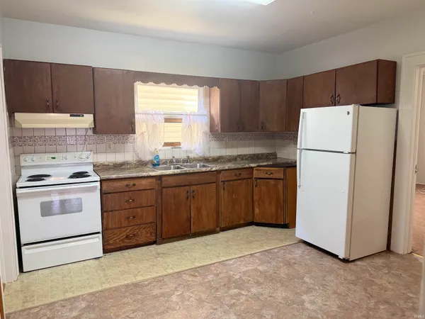 $900 | 628 West State Boulevard, Unit B, Fort Wayne, IN 46808