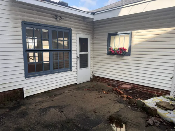 $900 | 628 West State Boulevard, Unit B, Fort Wayne, IN 46808