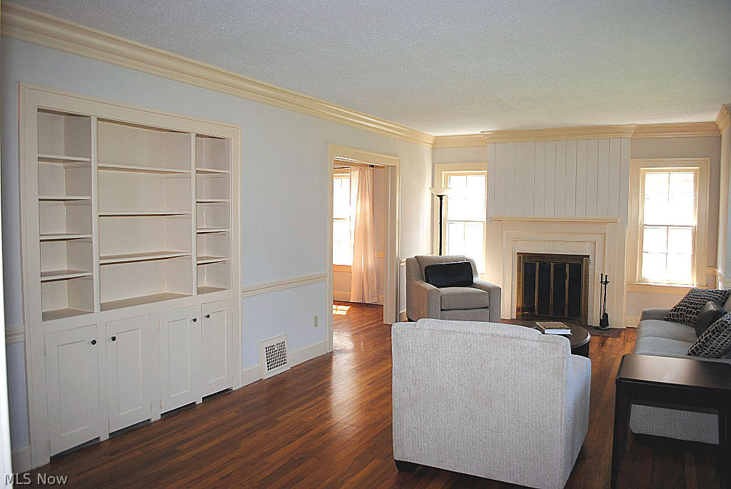 3782 Hillbrook Road Cleveland, OH 44118 - Photo 3 of 20