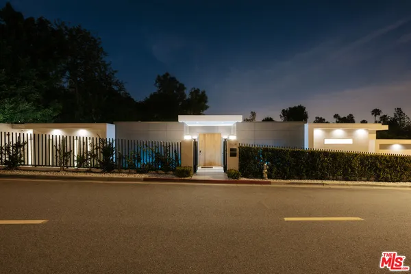 $6,399,000 | 1124 Summit Drive, Beverly Hills, CA 90210