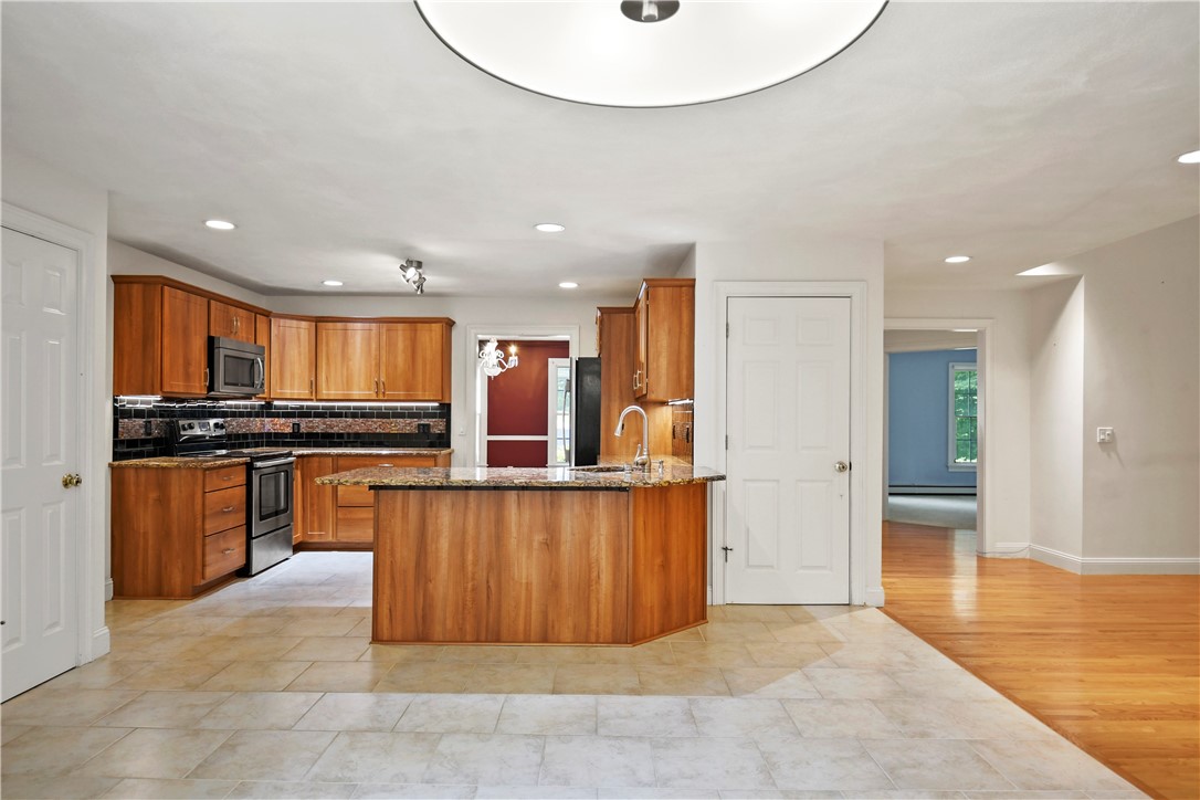 8 Spring House Lane Cumberland, RI 02864 - Photo 7 of 47 Gallery Image 7