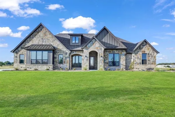 $839,900 | 167 Daggett Drive, Decatur, TX 76234