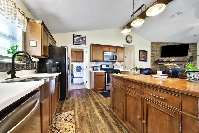 $325,000 | 6151 West Creek Road, East Bernard, TX 77435