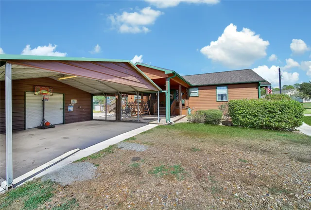 $325,000 | 6151 West Creek Road, East Bernard, TX 77435