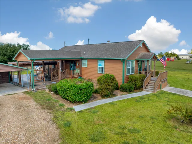 $325,000 | 6151 West Creek Road, East Bernard, TX 77435