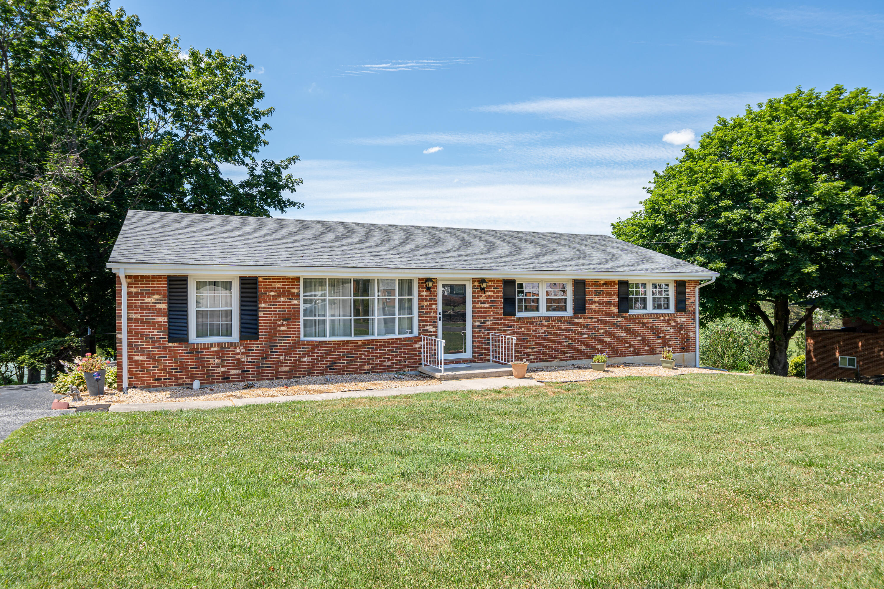 7638 Deer Branch Road Roanoke, VA 24019 - Photo 1 of 17 Main