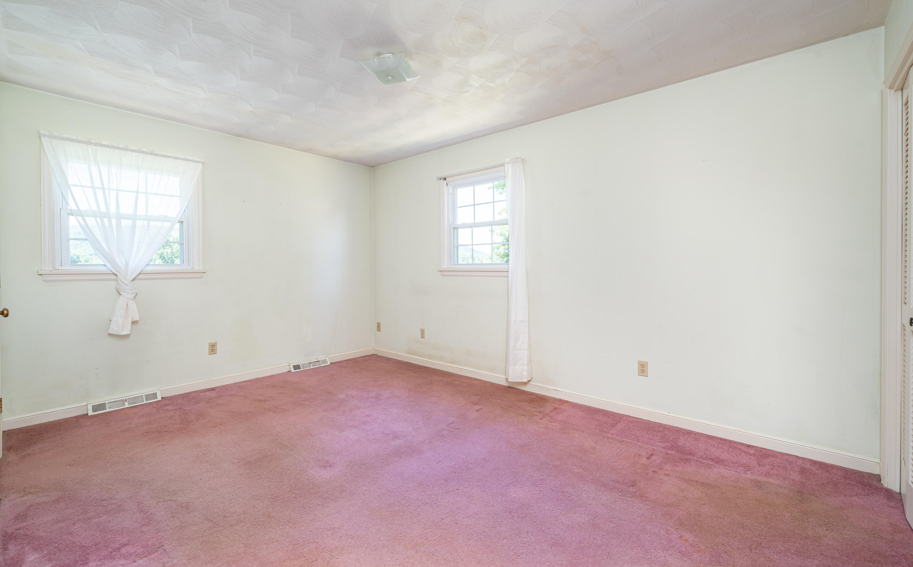 7638 Deer Branch Road Roanoke, VA 24019 - Photo 11 of 17 Primary Bedroom