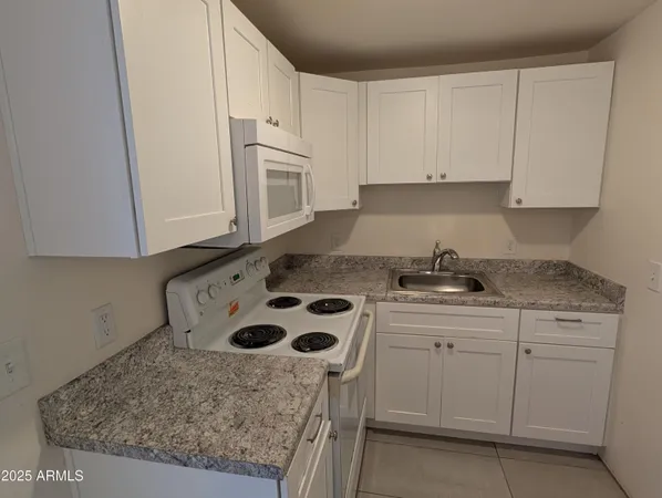 $1,049 | 1631 East Yale Street, Unit 5, Phoenix, AZ 85006