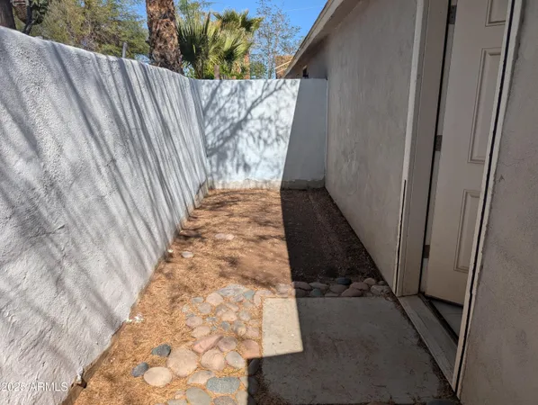 $1,049 | 1631 East Yale Street, Unit 5, Phoenix, AZ 85006