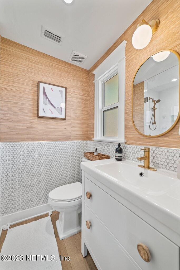 469 Skate Road Atlantic Beach, FL 32233 - Photo 23 of 40 a bathroom with a toilet a sink and mirror