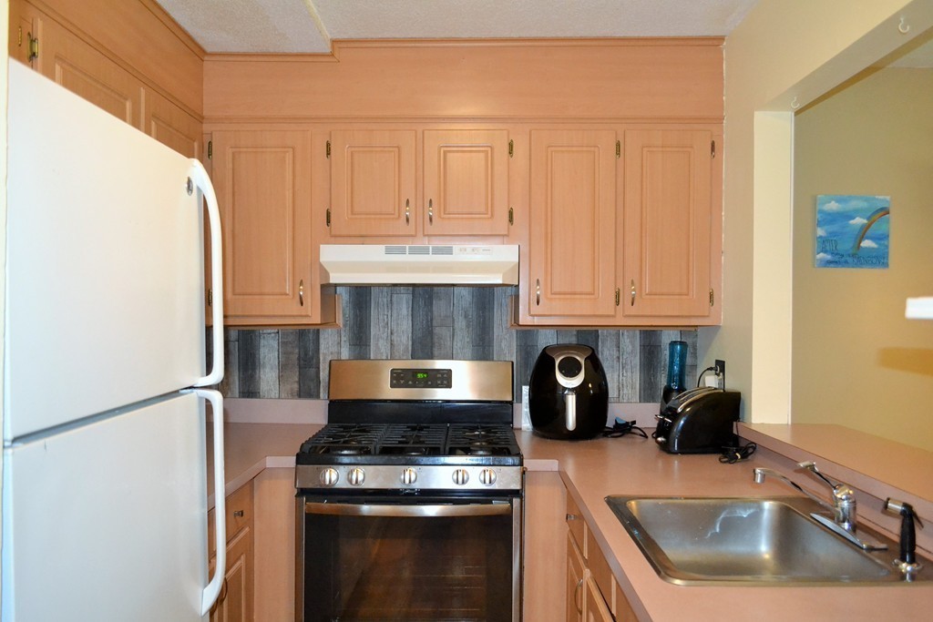 132 Northridge Road, Unit 132 Beverly, MA 01915 - Photo 8 of 26 Gallery Image 8