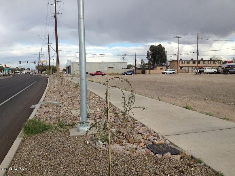 201 West Grant Road Tucson, AZ 85705 - Photo 4 of 7 a view of a street with cars