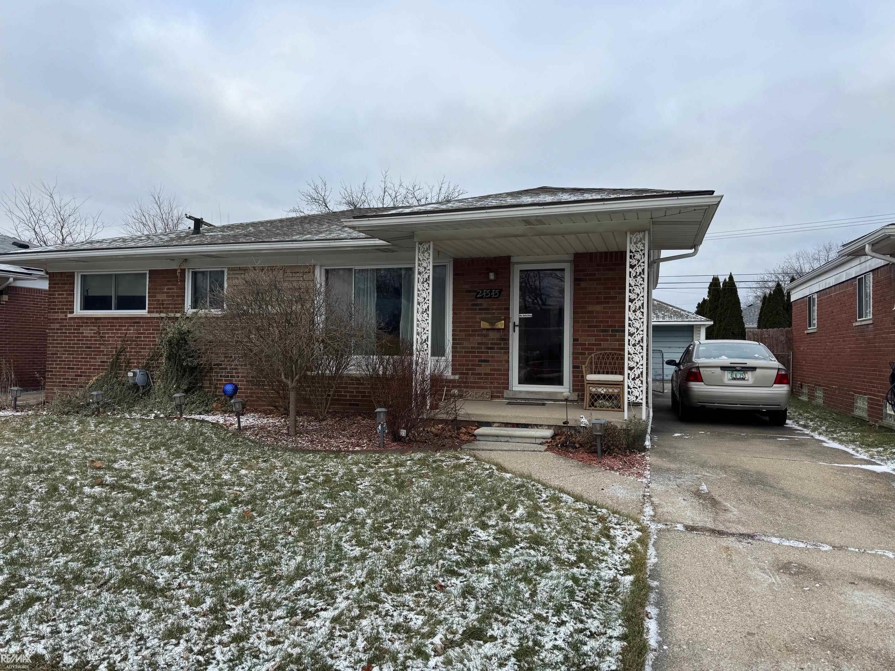 24545 Ridgecroft Avenue Eastpointe, MI 48021 - Photo 1 of 14 50163985-cc5d727a-a9e2-41b0-b9a2-4459d13367d6.JPG