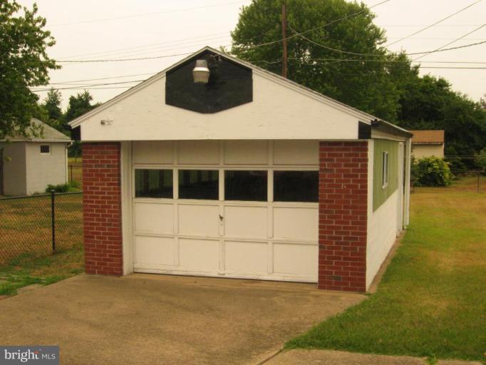 1719 Ranch Lane Dundalk, MD 21222 - Photo 2 of 25 Garage 1