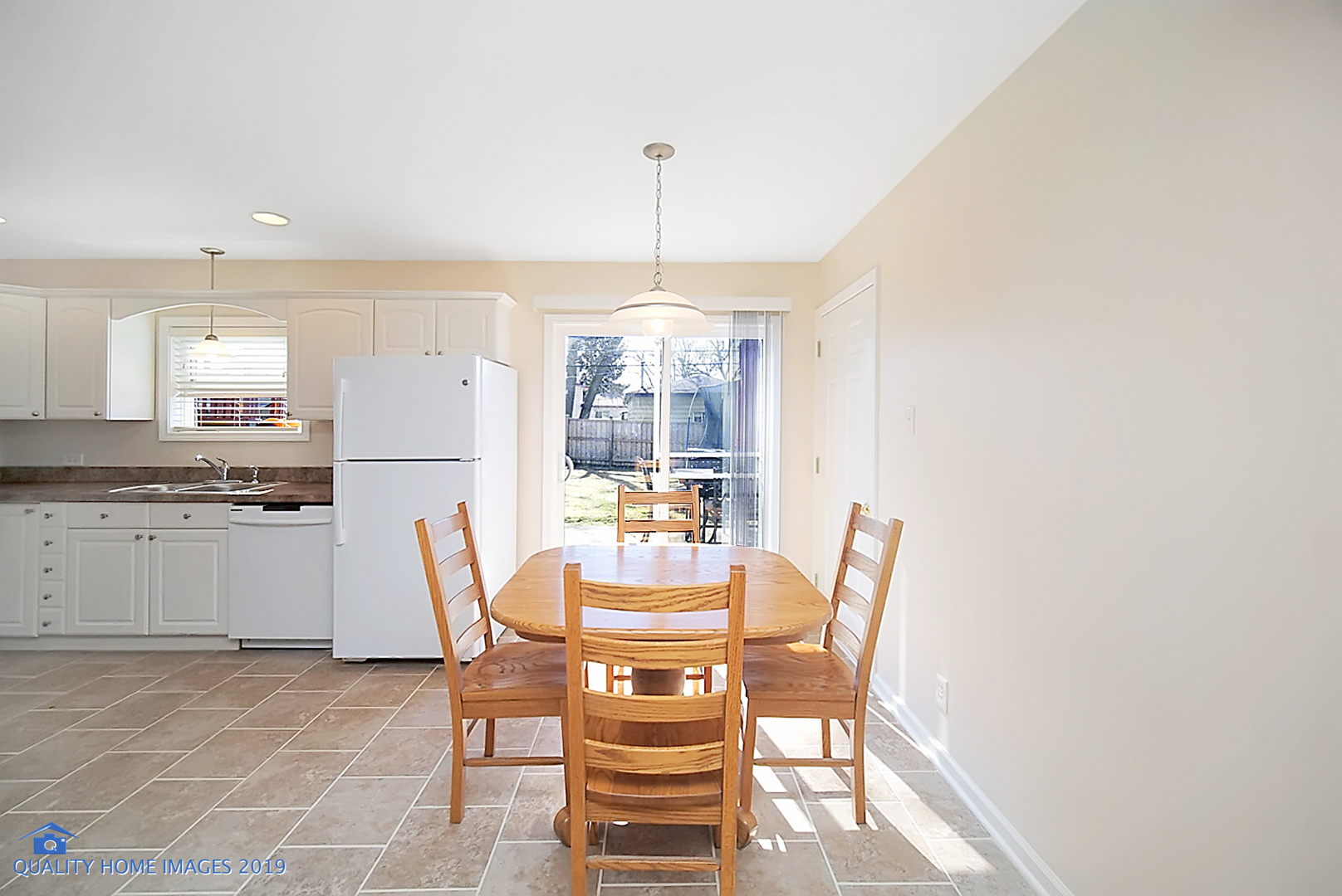 551 Spruce Road Bolingbrook, IL 60440 - Photo 10 of 22 a dining room with furniture and window