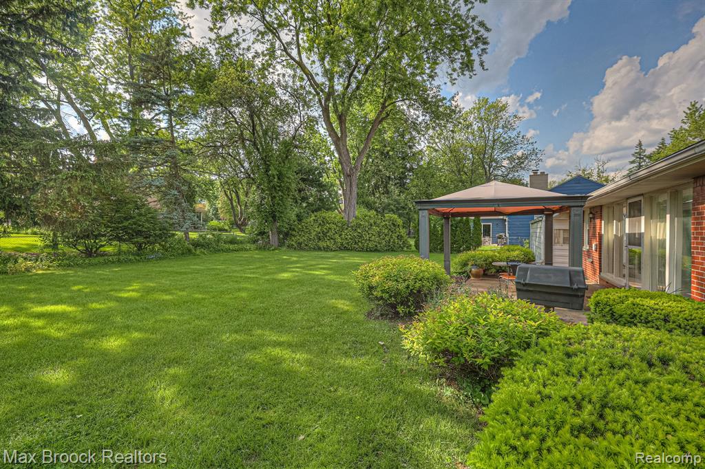 2276 Lancaster Road Bloomfield Hills, MI 48302 - Photo 17 of 21 Gallery Image 17