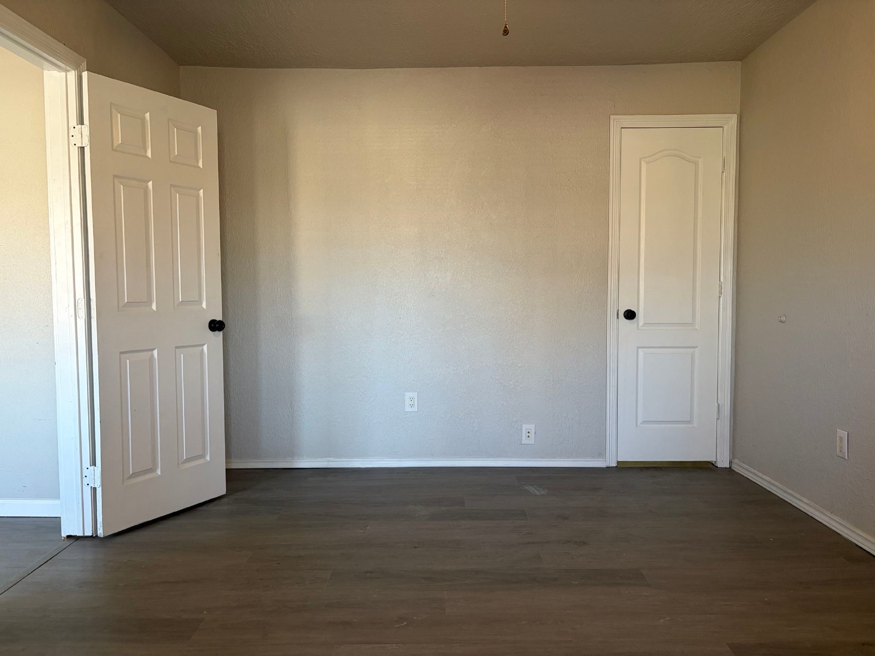 5406 Lyndhurst Drive Houston, TX 77033 - Photo 10 of 17 a view of an empty room