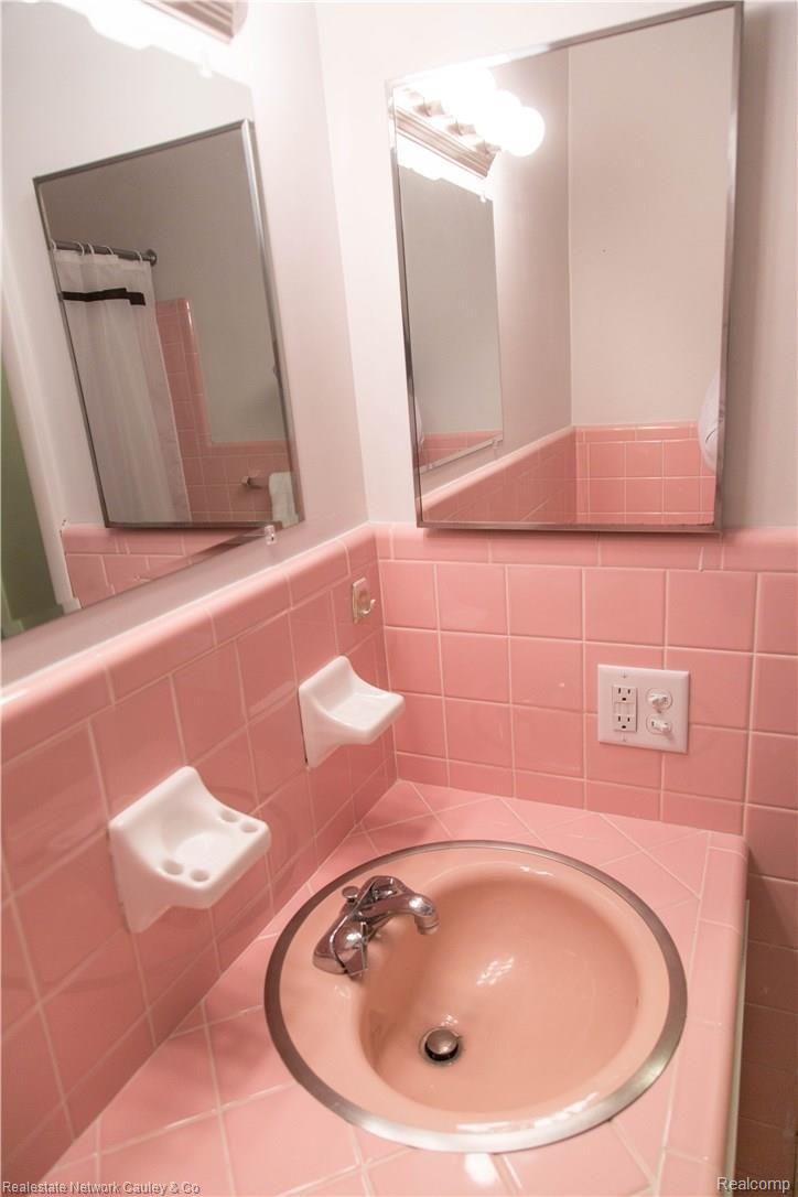 21520 Kelly Road, Unit 103 Eastpointe, MI 48021 - Photo 11 of 19 untitled-5047.jpg