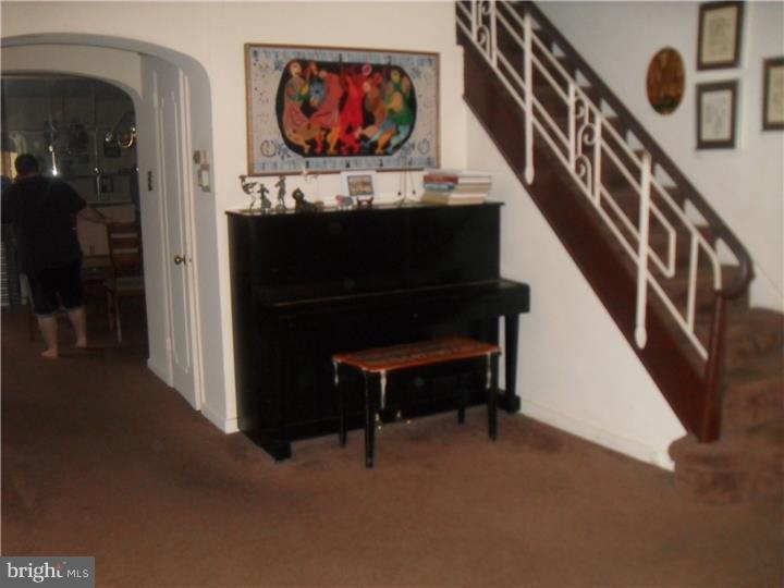 1806 Fox Chase Road Philadelphia, PA 19152 - Photo 4 of 18 Living Room