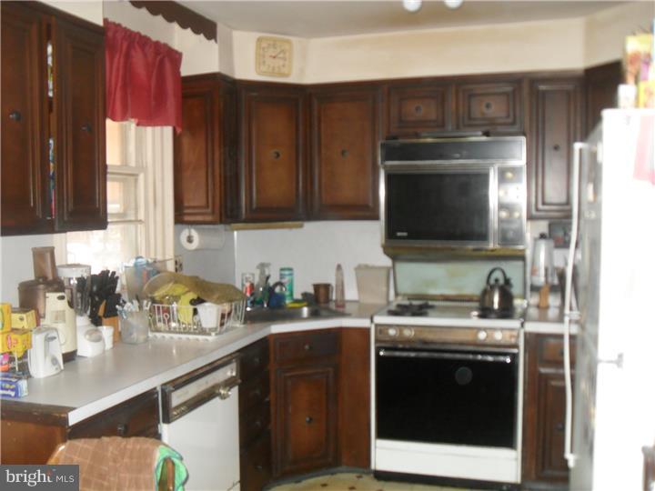 1806 Fox Chase Road Philadelphia, PA 19152 - Photo 7 of 18 Kitchen