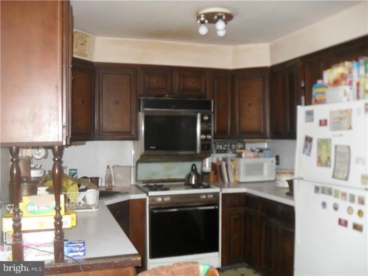1806 Fox Chase Road Philadelphia, PA 19152 - Photo 8 of 18 Kitchen