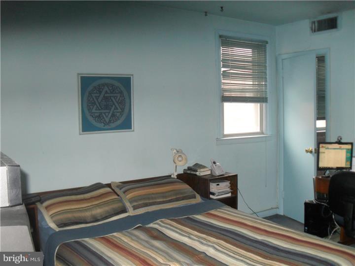 1806 Fox Chase Road Philadelphia, PA 19152 - Photo 9 of 18 Bedroom - Main