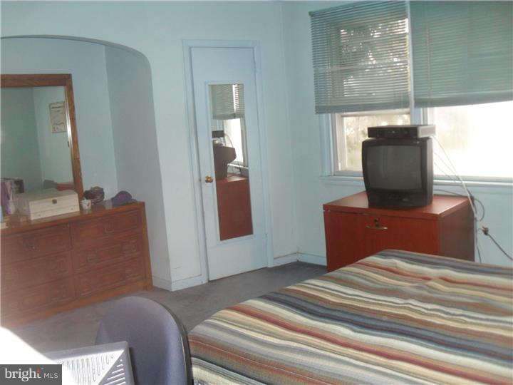 1806 Fox Chase Road Philadelphia, PA 19152 - Photo 10 of 18 Master Bedroom