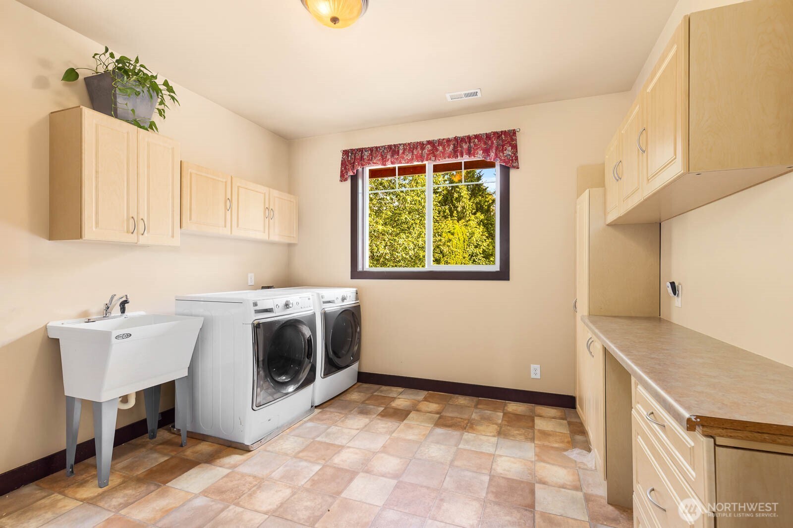 17645 Southeast 196th Drive Renton, WA 98058 - Photo 31 of 40