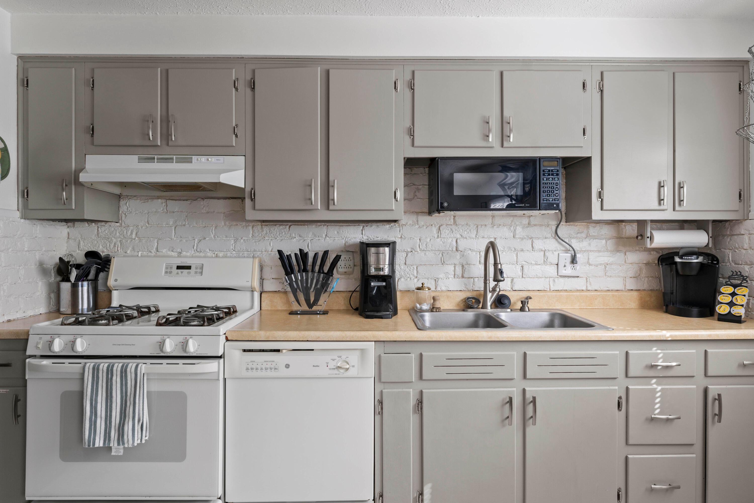 5926 Endicott Road Columbus, OH 43229 - Photo 23 of 37 Kitchen