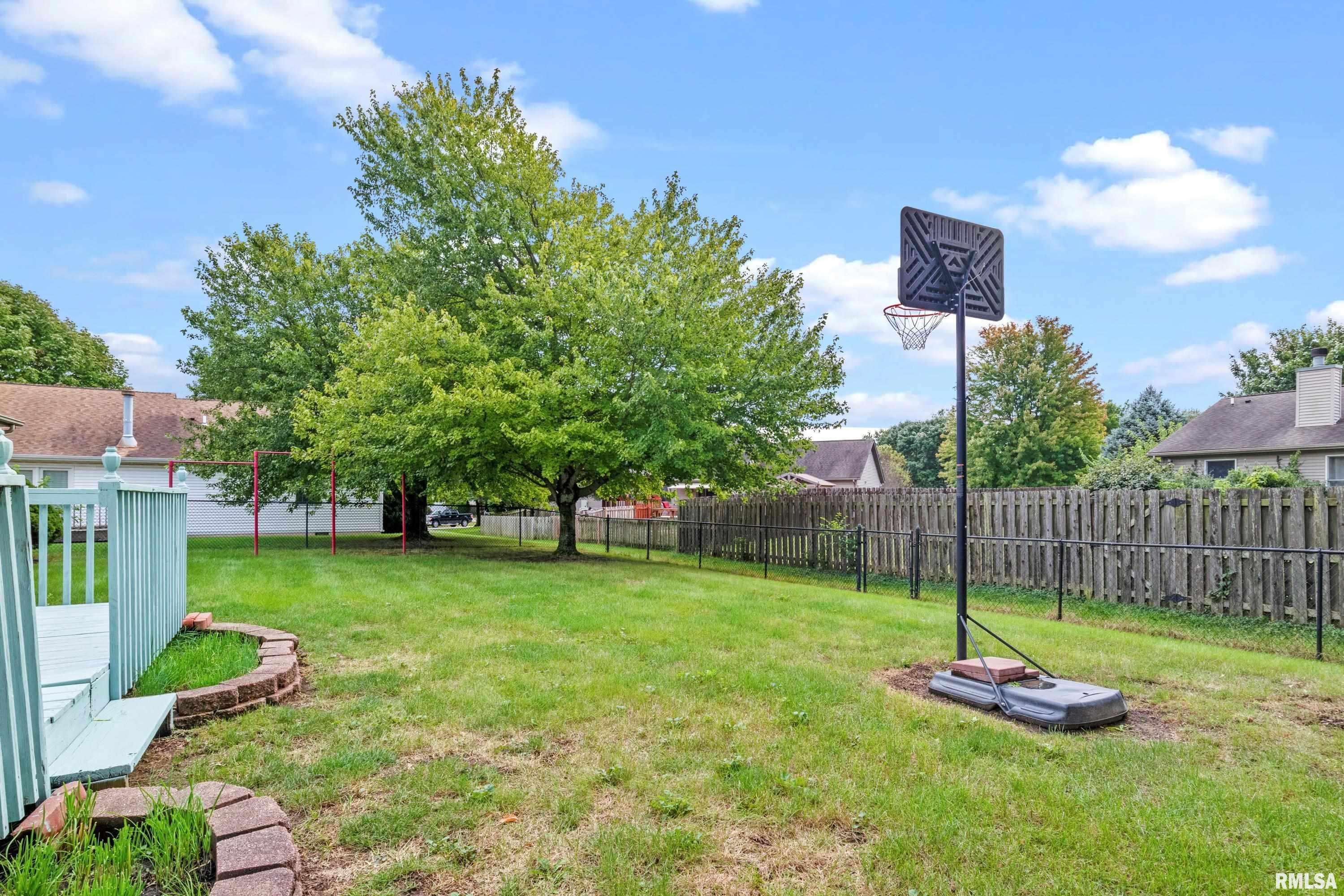 1416 Azalea Court Springfield, IL 62712 - Photo 31 of 33