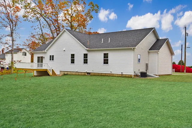 a view of a house with backyard