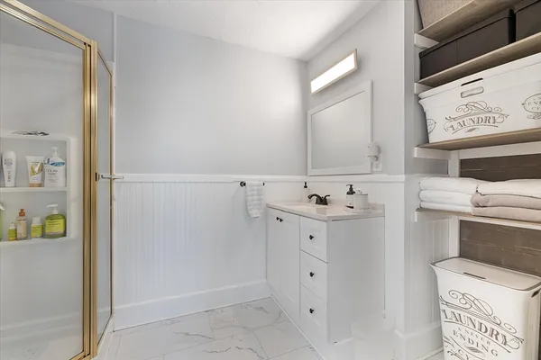 a view of utility room with washer and dryer