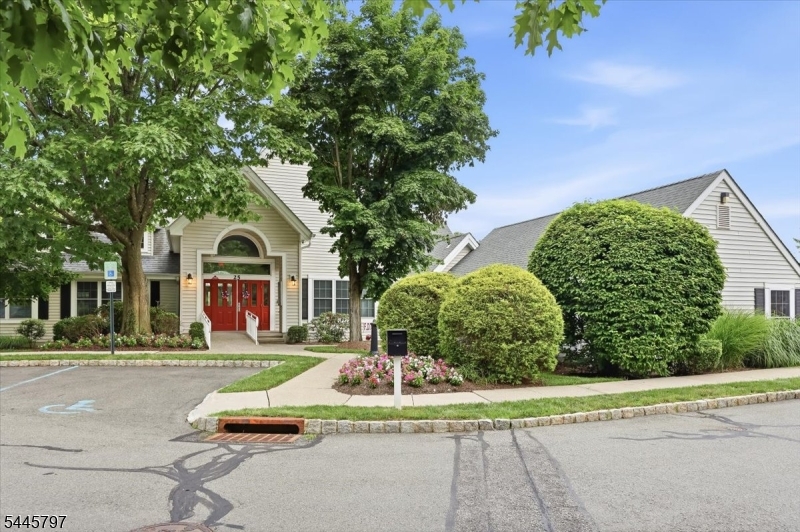 246 Long Meadow Road Bedminster, NJ 07921 - Photo 33 of 36