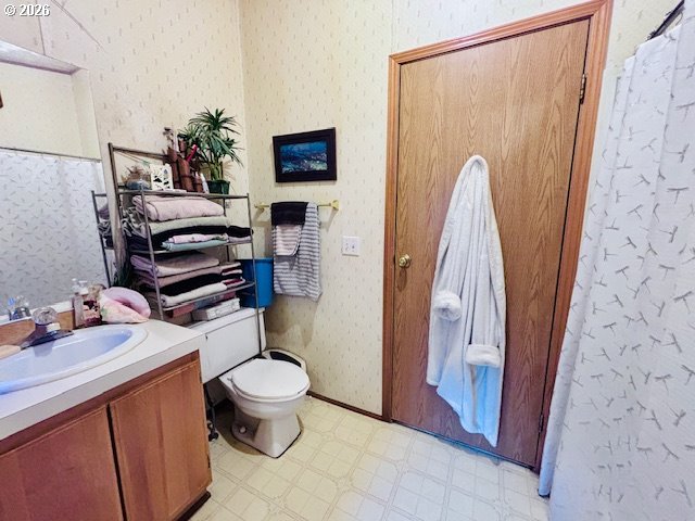 129 Evergreen Lane Florence, OR 97439 - Photo 11 of 13 a bathroom with a toilet a sink and a shower